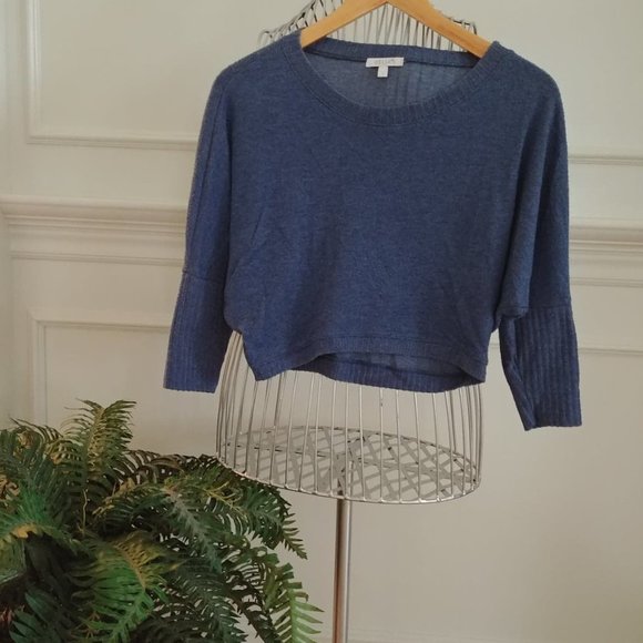 Chandail - Picture 1 of 4